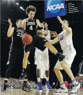  ?? D AV I D J. P H I L L I P/ T H E A S S O C I AT E D P R E S S ?? Gonzaga’s Kevin Pangos goes after a rebound against Duke centre Marshall Plumlee, right, during Duke’s regional final win in the NCAA tournament Sunday.