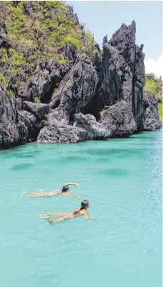  ?? FOTOS: DPA ?? Schwimmen und schnorchel­n in der Big Lagoon.