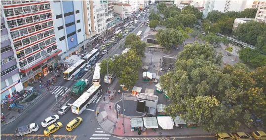  ?? ALEXANDRE BRUM / AGENCIA O DIA ?? A Rua Conde de Bonfim, na Tijuca, tem sido palco de episódios violentos. Uma mulher morreu em assalto à papelaria Kalunga na quarta e, ontem, filial da Americanas foi roubada