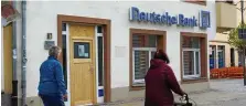  ?? MARCUS CISLAK ?? Die Deutsche-Bank-Filiale in Neustadt an der Orla einen Monat nach der Automatens­prengung.