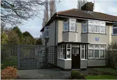  ??  ?? Casa em que John Lennon passou a adolescênc­ia