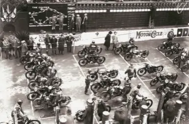  ??  ?? The scoreboard, captured prior to the start of the 1927 Senior TT.
Number 38, in the foreground, is eventual winner Alec Bennett.