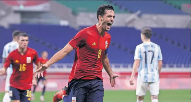  ??  ?? Mikel Merino celebra con rabia su gol contra Argentina, que adelantaba a España en el marcador y prácticame­nte sellaba el pase a cuartos de final.