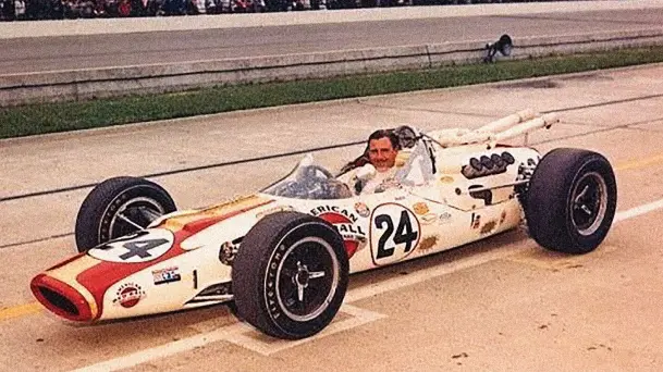  ??  ?? Graham Hill in the 1966 Indy 500–winning Lola