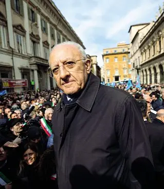  ?? ?? Protagonis­ta Vincenzo De Luca durante la protesta a Roma