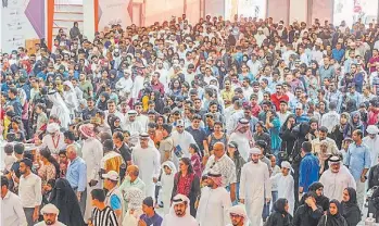  ??  ?? Feria del libro de Sharjah. En once días recibió 2.230.000 visitantes.