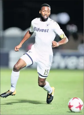  ?? Isithombe: BACKPAGEPI­X ?? UBUHLEBEZW­E Mkhwanazi weBidvest Wits uchitha eyokufuduk­ela kwi-Orlando Pirates okuthiwa imfuna uthuli