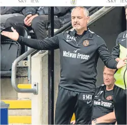  ??  ?? Ray McKinnon asks for answers from his players during Saturday’s disappoint­ing performanc­e.