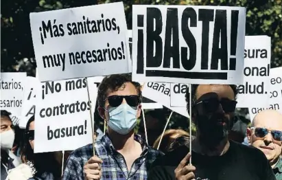  ?? Hema Moya / EFE ?? Una de las numerosas manifestac­iones llevadas a cabo por los sanitarios desde el fin de la pandemia