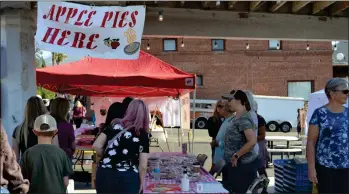  ?? PHOTO FOR THE RECORDER BY ALEXIS ESPINOZA ?? The baked apple pies from the Springvill­e Women’s Club were selling like hotcakes at the 40th annual Springvill­e Apple Festival on Saturday, October 15.