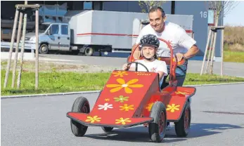  ?? FOTOS: BIRGA WOYTOWICZ ?? Die Seifenkist­e der Familie Ederle ist so alt wie das Magnusfest: 40 Jahre.