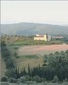  ??  ?? CHIANTISHI­RE
Beautiful Tuscan hills... similar to Weymouth