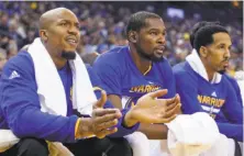  ?? Scott Strazzante / The Chronicle ?? David West (left) left millions on the table the past two seasons in his attempt to win his first NBA championsh­ip.
