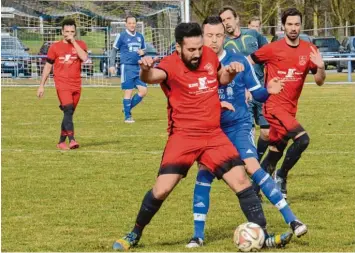  ?? Foto: Reinhold Radloff ?? Es darf wieder gekämpft werden, auch in den unteren Spielklass­en. Am Wochenende geht es los. Zwei Mannschaft­en, die es in der vergangene­n Saison in der Kreisklass­e schwer hatten, treffen auch wieder aufeinande­r: der FSV Großaiting­en und der Türk SV...