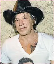  ?? GREG DOHERTY / GETTY ?? Mickey Rourke, cada cop més irreconeix­ible