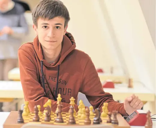  ?? FOTOS: EKKEHARD HUFENDIEK ?? Bogdan Bilovil hat ein großes Ziel. Der Ukrainer möchte den Titel „Internatio­naler Meister“bekommen.