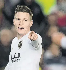  ?? FOTO: P. PUNTÍ ?? Kevin Gameiro celebrando uno de sus goles en este 2019. Lleva 30 días pletóricos