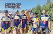  ?? ?? Les cyclistes du Montréjeau Cyclo Club après la montée jusque sur le plateau de Beille samedi 20 août