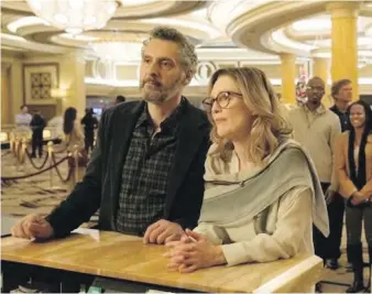  ?? A24 ?? Characters played by John Turturro and Julianne Moore become romantical­ly involved in Gloria Bell.