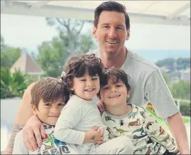  ?? FOTO: INSTAGRAM ?? Leo Messi, con sus tres hijos Thiago, Ciro y Mateo celebrando el Día de Padre