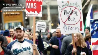  ??  ?? NI UNA MAS. Las pancartas contra la deportació­n masiva de inmigrante­s.