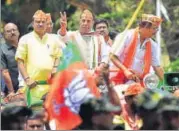  ?? PTI ?? Union ministers Rajnath Singh (centre) and Ananth Kumar (left) at a rally in Bengaluru on Sunday.