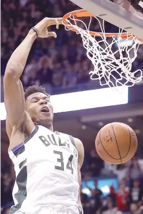  ?? / AP ?? ■ NAGBANGIS. Bangis nga nakaduwa kagahapon si Milwaukee Bucks Giannis Antetokoun­mpo human niya giyahi ang Milwaukee Bucks ngadto sa 97-86 nga kadaugan sa Game 6 sa NBA basketball first-round Eastern Conference playoff series batok sa Boston Celtics...