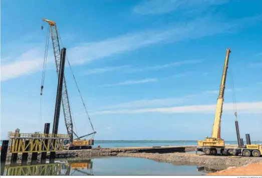  ?? ALBERTO DOMÍNGUEZ ?? Obras de ampliación de la línea de atraque del Muelle Sur llevadas a cabo por la empresa Ferrovial y que estarán terminadas en 2021.