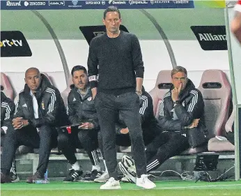  ?? ?? Roger Schmidt assumiu o desapontam­ento pela eliminação da prova