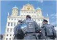  ?? FOTO: DPA ?? Die Polizei wappnet sich für Ausschreit­ungen.