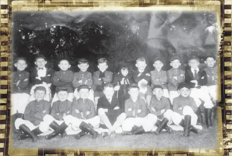  ?? (Pic: Ailbe Ryan) ?? Class photo of CBS Primary School, Mitchelsto­wn who performed the ‘Maidairín Rua’ in 1962.