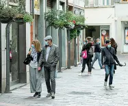  ??  ?? Tanti dubbi Negozi in città: si ragiona sulle chiusure