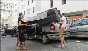  ??  ?? Campus market est là pour éviter de trimbaler un canapé sur une voiture.