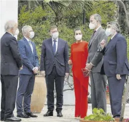  ??  ?? Sus majestades los reyes, junto al ministro de Cultura y Puig.