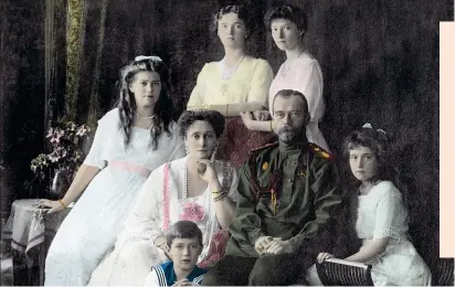  ?? ?? La famille impériale de Russie photograph­iée en 1914 : le tsar Nicolas II, sa femme Alexandra, leurs quatre filles, Olga (1895-1918), Tatiana (18971918), Maria (1899-1918), Anastasia (1901-1918) et leur fils, le tsarévitch Alexis Nikolaïevi­tch (1904-1918).