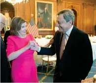  ?? ?? A Capitol Hill
Il premier Mario Draghi con Nancy Pelosi, che durante l’incontro di ieri ha detto: «È un onore riceverla, essendo io la prima speaker italoameri­cana della Camera»