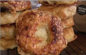  ?? PHOTO COURTESY MARILYN MACK PILCHOWSKI ?? Oak Park resident Marilyn Mack Pilchowski’s cheese bagels at Sweetbird Kitchen.