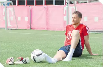  ??  ?? Xabi Alonso aprendió el alemán durante su etapa como jugador del Bayern. /