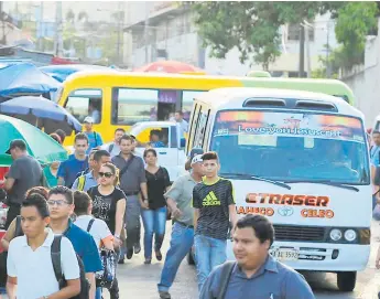  ?? FOTO: M. CUBAS. ?? SITUACIÓN. Las autoridade­s señalan que hay una sobreofert­a en el transporte público.