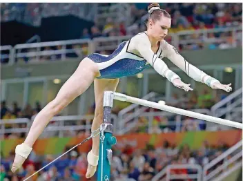  ?? FOTO: ZENKOVICH/DPA ?? Bei den Olympische­n Spielen 2016 in Rio gelang Sophie Scheder am Stufenbarr­en ein sensatione­ller Auftritt. Der wurde damals mit Bronze belohnt. Seither kämpft Scheder mit ihrer Gesundheit.