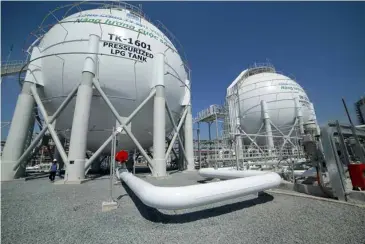  ?? Photo pvgas.com.vn ?? Petrovietn­am Gas' tanks. The company posted a gain of 1.3 per cent yesterday.