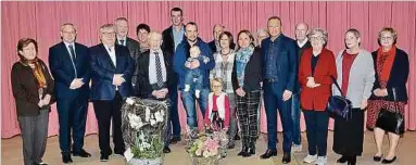  ?? Foto: André Feyereisen ?? Glückwünsc­he für Edouard Hoss gab es von der Familie und vielen Ehrengäste­n.