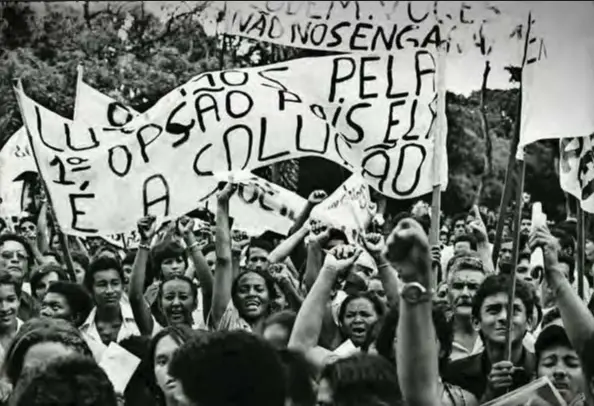  ??  ?? Ato público do Movimento pelo Direito de Morar, na Praça Dom Pedro II, Belém, em 1981