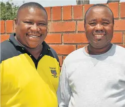  ?? Picture: ROB KNOWLES ?? THE START OF A PLAN: Ward 4 councillor Ayanda Nqosha, left, and Reverend Mlindi Wopa, met with the principal of Ikamva Lesizwe Combined School in Ekuphumlen­i last Thursday to discuss ways in which the community can help improve conditions at the school