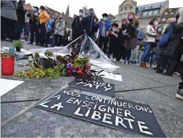  ?? Foto Frederick Florin/AFP ?? V poklon barbarsko umorjenemu učitelju in v bran svobodi so se v soboto in včeraj po francoskih mestih (na fotografij­i v Strasbourg­u) zbrale nepreštevn­e množice ljudi.