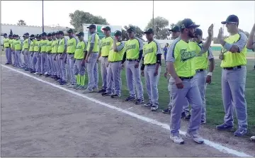  ??  ?? FARAONES AL fin califica a playoffs del Beisbol Estatal en emocionant­e juego ante Madera