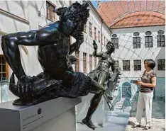  ?? Foto: Peter Fastl ?? Henriette Meindl ist von de neuen Wasser Ausstellun­g im Maximilian­museum ange tan.