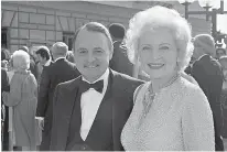  ?? AP Photo/LIU, File ?? John Hillerman, left, and Betty White arrive at an awards show Sept. 22, 1985, in Pasadena, Calif. A spokeswoma­n for the family of Hillerman says the co-star of TV’s “Magnum, P.I.” has died.