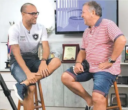  ?? DIVULGAÇãO ?? Roger concedeu entrevista a Zico e confirmou sua volta aos treinos no Botafogo