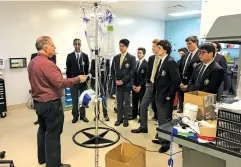  ?? Students take in a tour of Humber River Hospital.
SUPPLIED ??